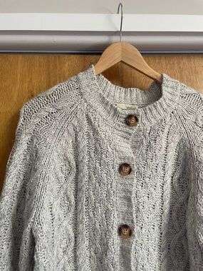 Universal Thread sweater size large, heathered grey knit, full button cardigan